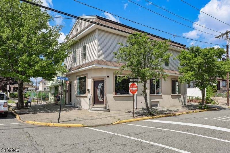 63 Union Blvd - Photo 1