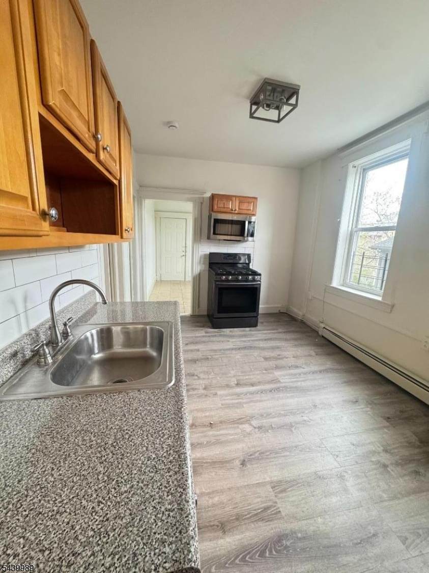 178 Howe - Photo 1