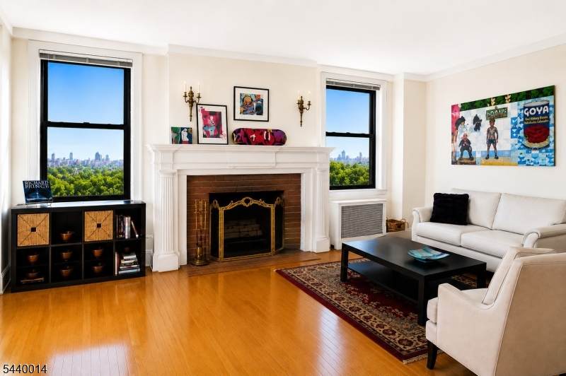 https://bt-photos.global.ssl.fastly.net/gsmls/orig_boomver_1_4034622-2.jpg