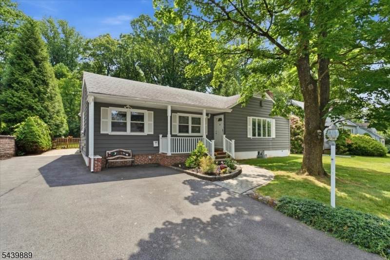 41 Sycamore Ave - Photo 1