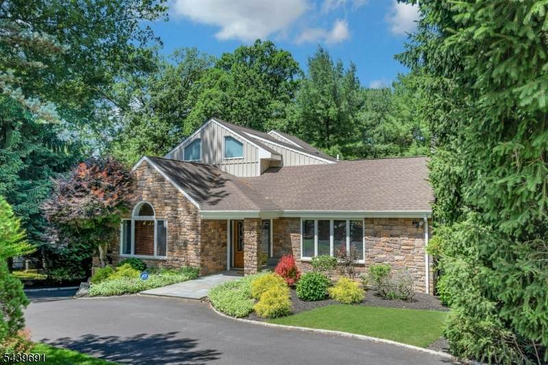 27 Hamilton Dr West - Photo 1