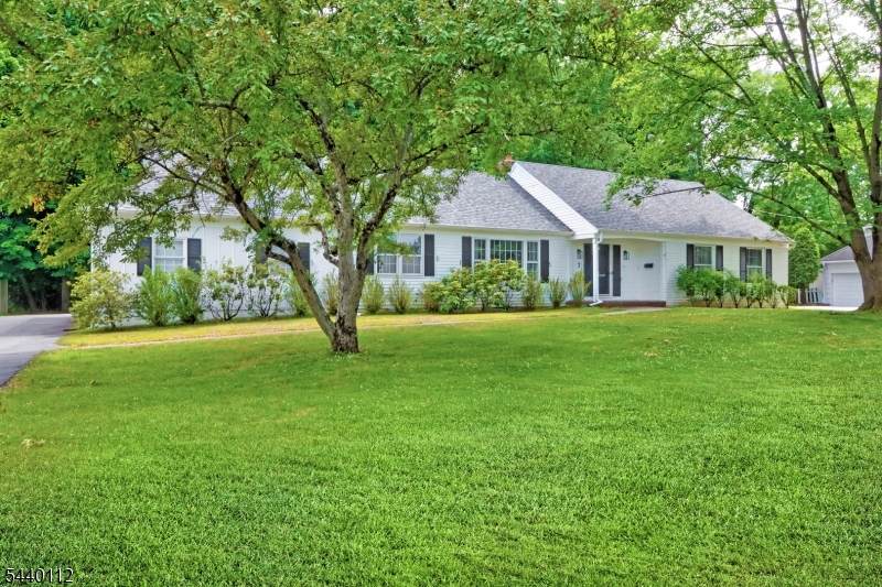 7 Village Rd - Photo 1