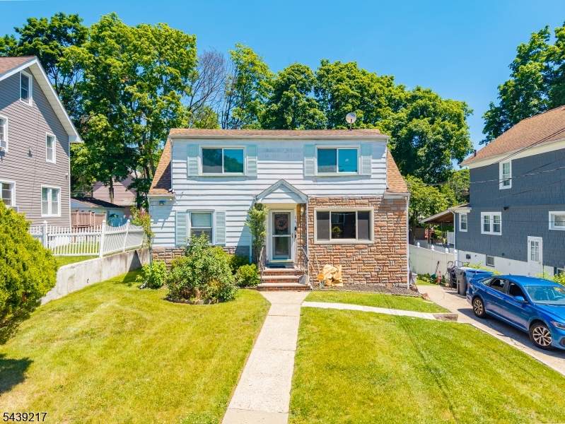 261 Shepard Ave - Photo 1