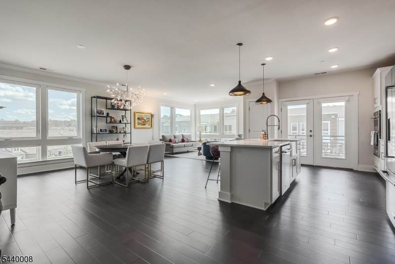 3 Vanderbilt Blvd - Photo 1