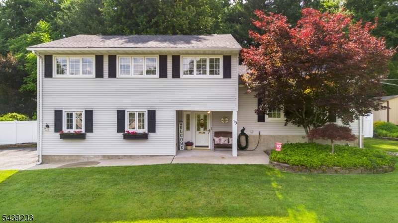 19 Falcon Pl - Photo 1