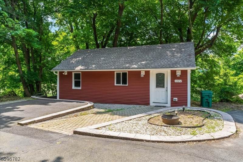 132 Sparta Ave - Photo 1