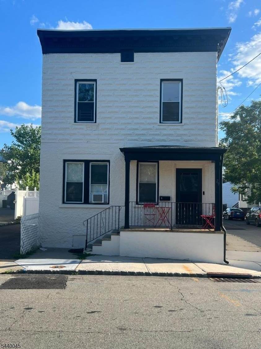 29 Laurel Ave - Photo 1