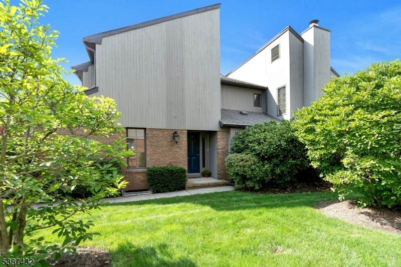 10 Shelley Pl - Photo 1