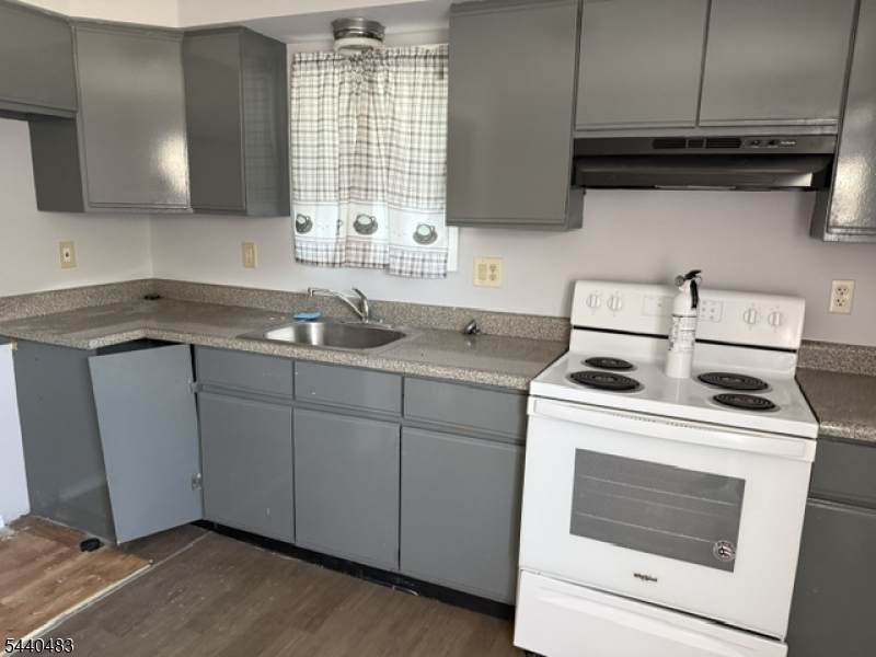 https://bt-photos.global.ssl.fastly.net/gsmls/orig_boomver_1_4035042-2.jpg