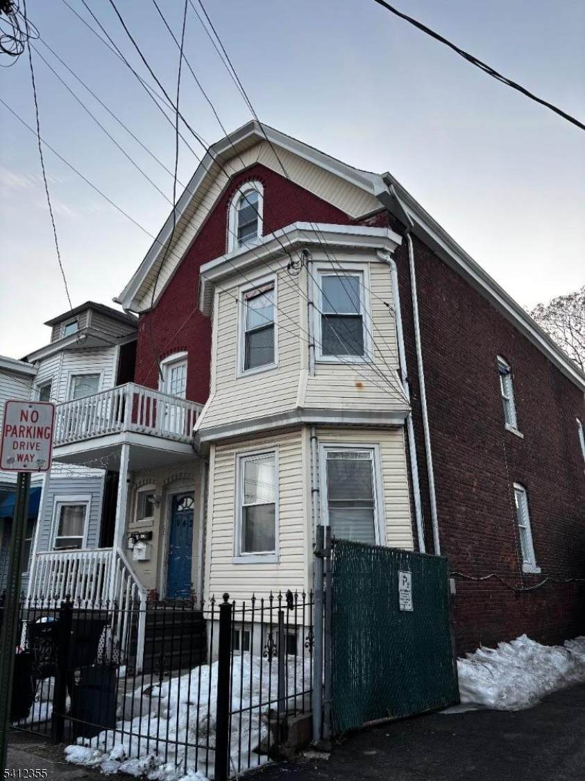 942 E 19Th St - Photo 1
