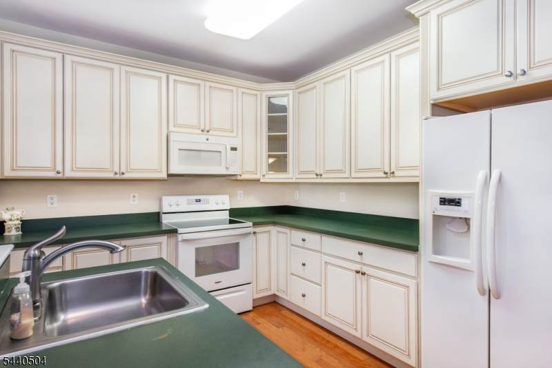 https://bt-photos.global.ssl.fastly.net/gsmls/orig_boomver_1_4035114-2.jpg