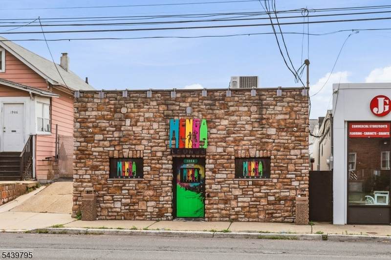 1906 E Saint Georges Ave - Photo 1