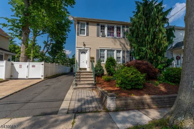 139 Coddington St - Photo 1