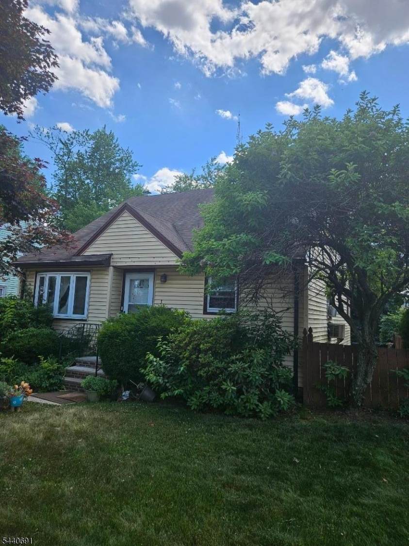 33 Brokaw Blvd - Photo 1