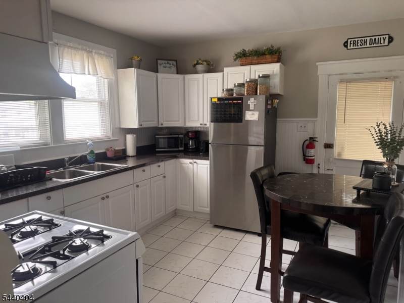27 Somerset St - Photo 1