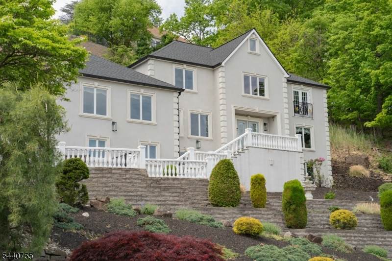 207 Eileen Dr - Photo 1