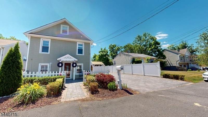 124 Green St - Photo 1