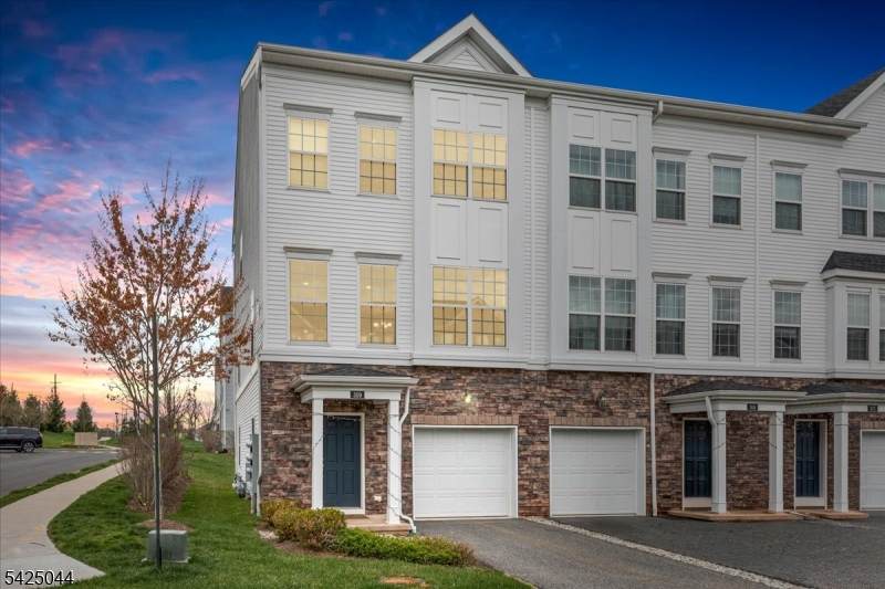 309 Saratoga Ct - Photo 1