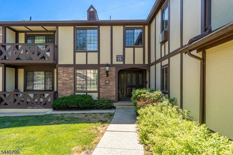 15 Kensington Rd - Photo 1