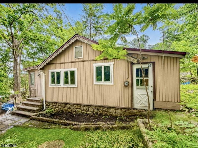 29 Ferris Ln - Photo 1