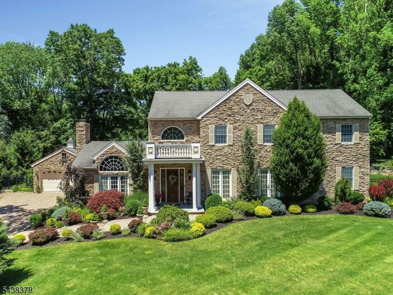 4 Dogwood Dr - Photo 1