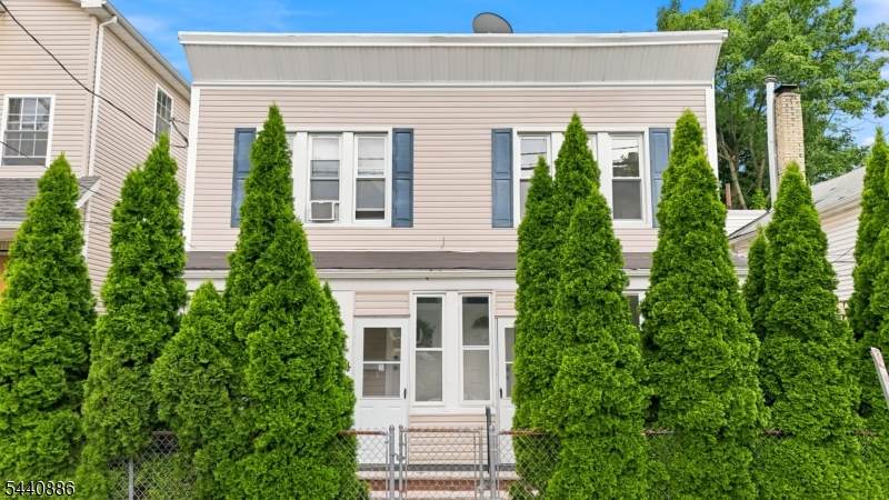 604 Forest St - Photo 1