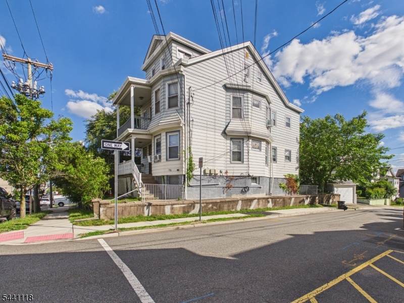 139 Fairview Ave - Photo 1