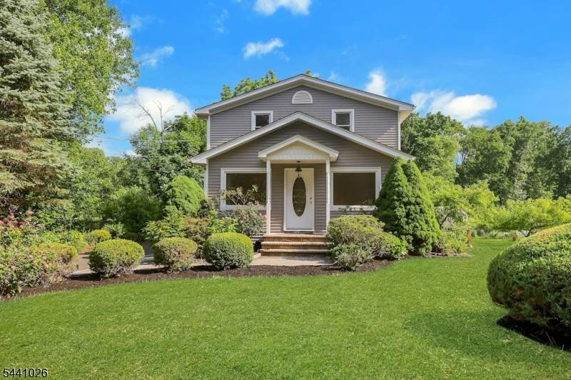 32 Bellows Ln - Photo 1