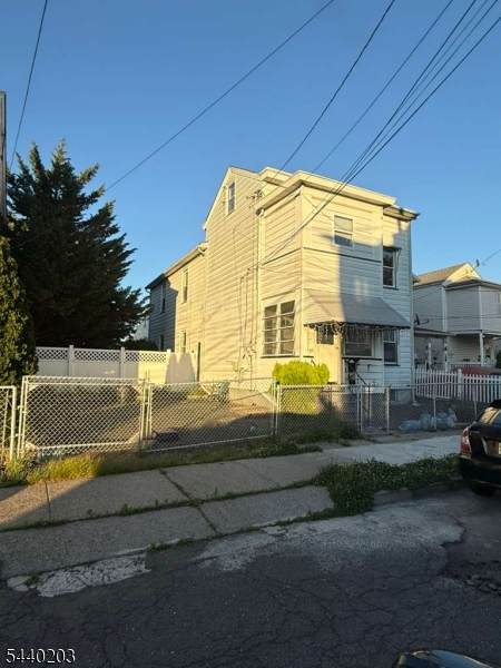 53 Henderson St - Photo 1