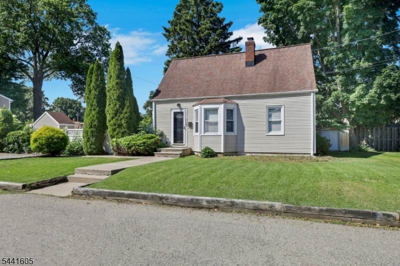20 Harding Ave - Photo 1