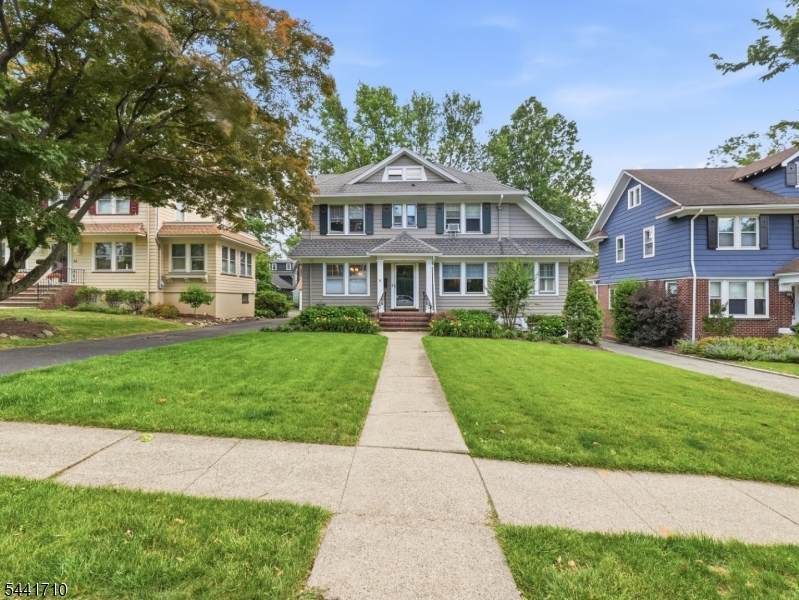 42 Courter Ave - Photo 1