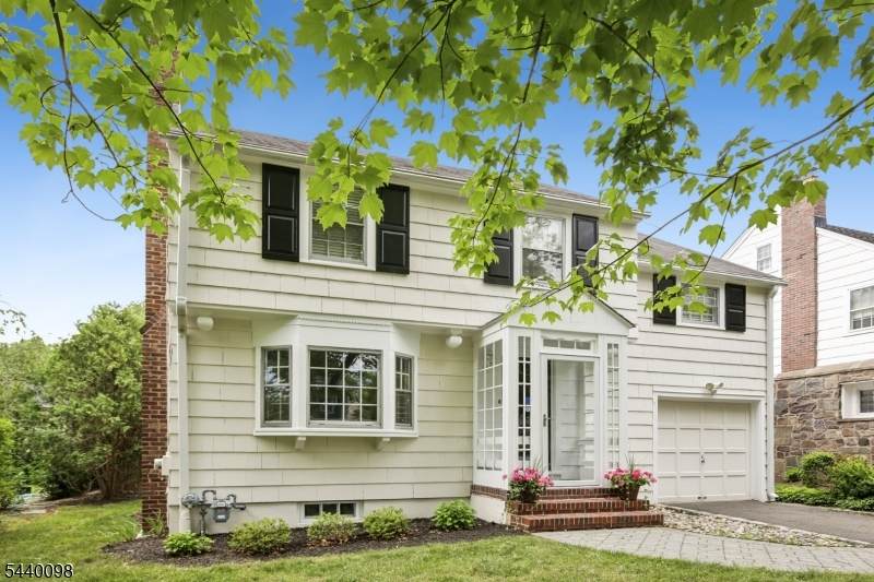 31 Knollwood Ave - Photo 1