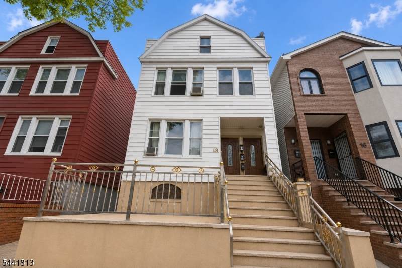 18 Stevens Ave - Photo 1
