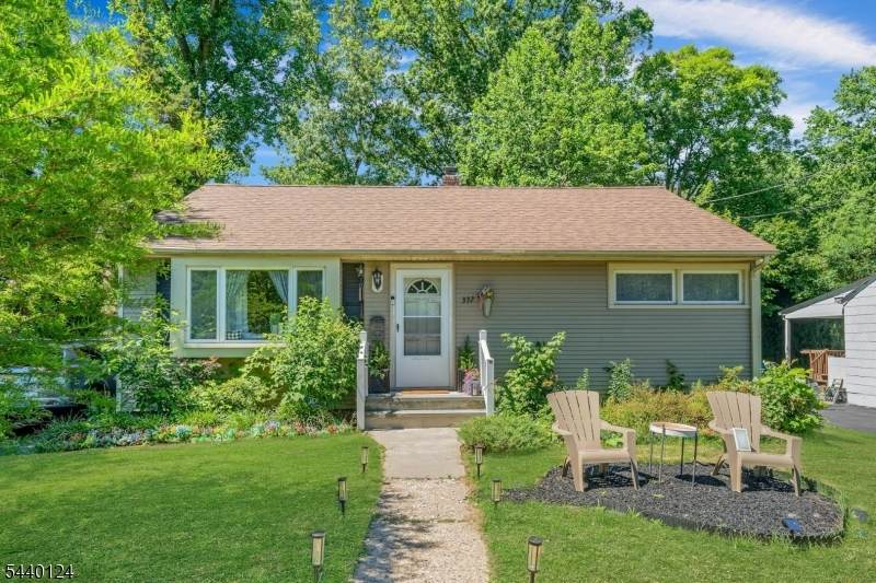 337 Richard Way - Photo 1