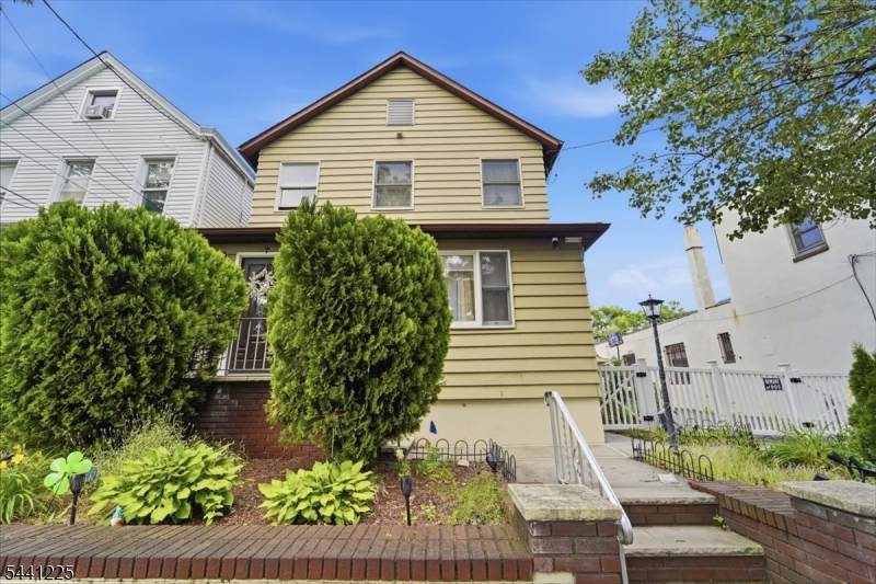 30 Getty Ave - Photo 1