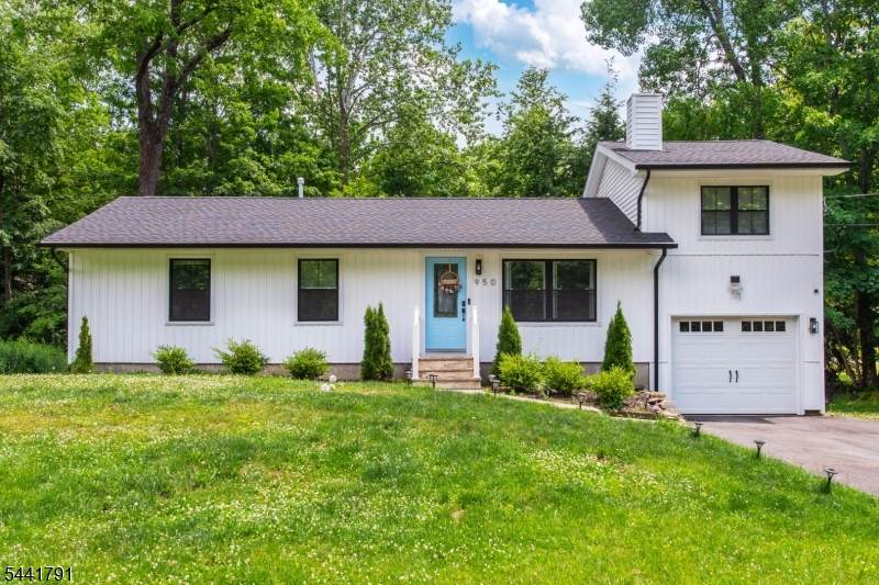 950 E Walnut Dr - Photo 1
