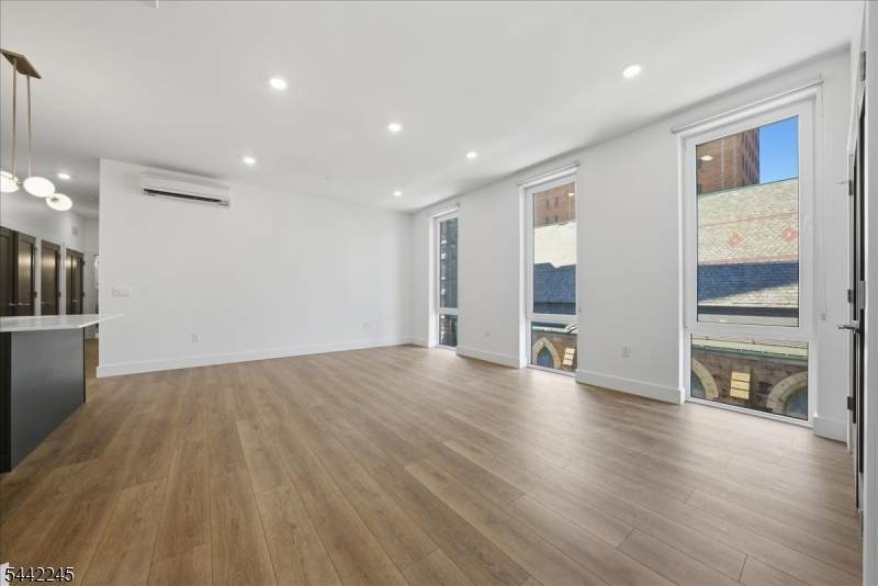21 Lincoln Park - Photo 1