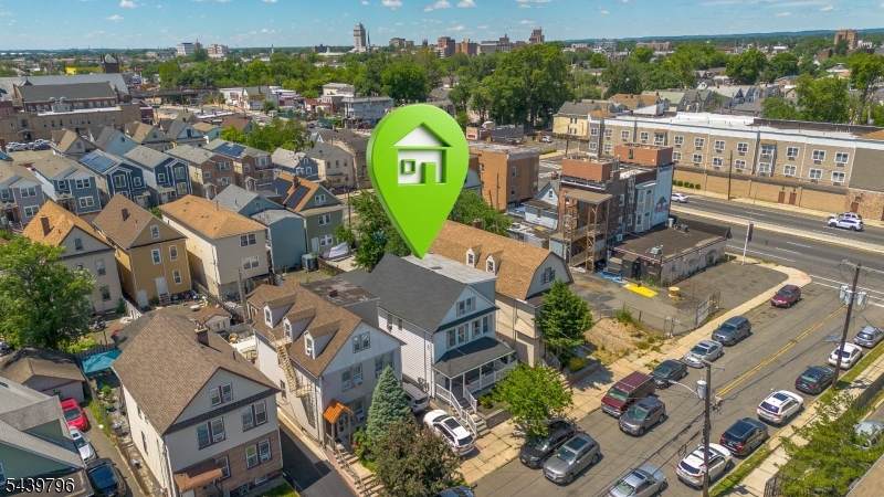 946 Emma St - Photo 1