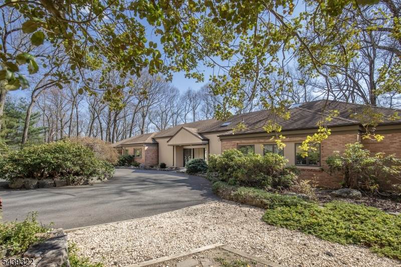 235 Mountainside Rd - Photo 1