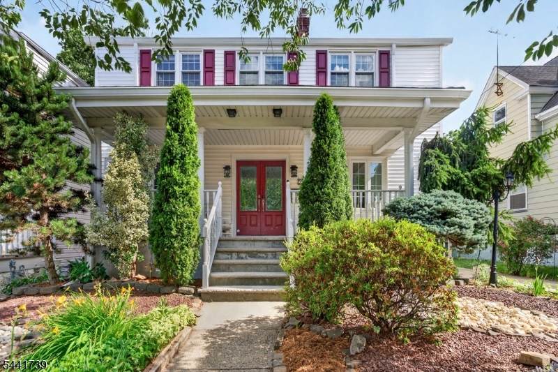 321 Willow Ave - Photo 1