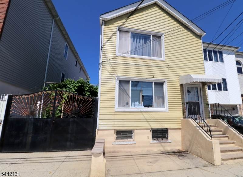 119 Pacific St - Photo 1