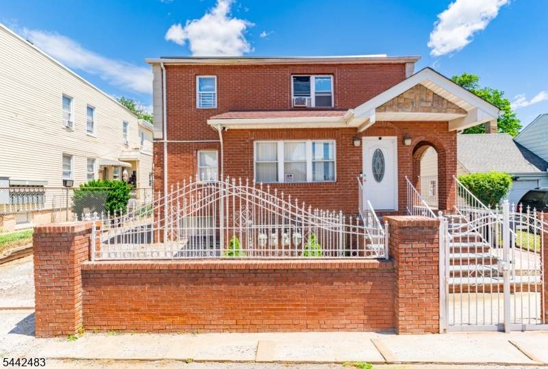 829 Allen St - Photo 1