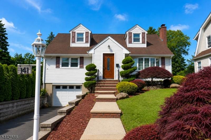 141 Coeyman Ave - Photo 1