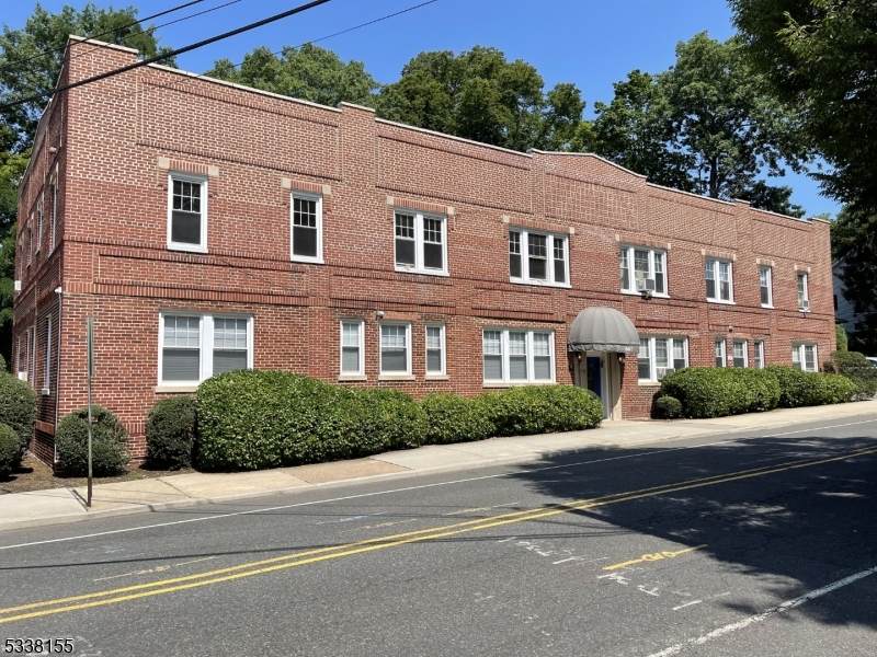 665 Ridgewood Rd - Photo 1