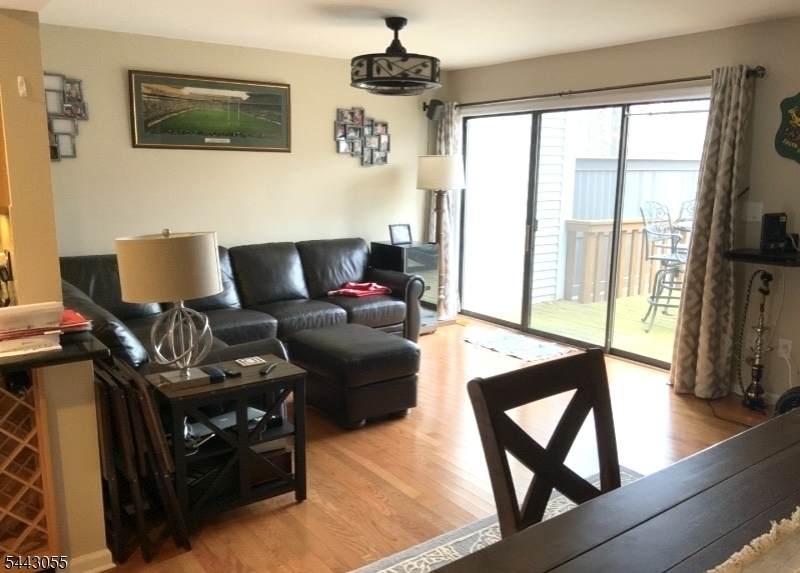 https://bt-photos.global.ssl.fastly.net/gsmls/orig_boomver_1_4037487-2.jpg