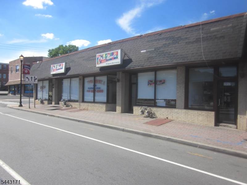 1921 Morris Ave - Photo 1