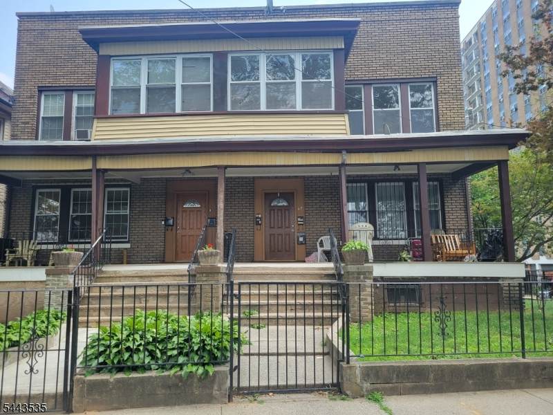 110 Dayton St - Photo 1