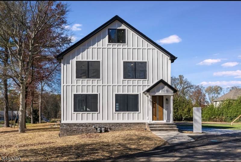 76 Burnet Rd - Photo 1