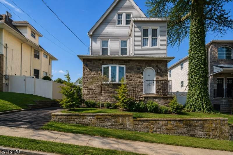 60 Stewart Ave - Photo 1