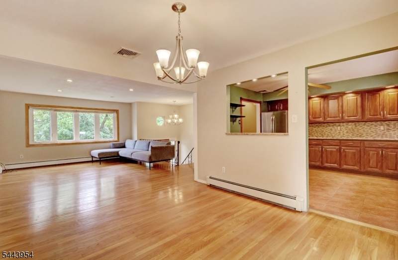 https://bt-photos.global.ssl.fastly.net/gsmls/orig_boomver_1_4038192-2.jpg
